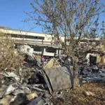 Al menos 68 muertos tras choque de trenes de alta velocidad en España: dos de los vagones cayeron por un terraplén