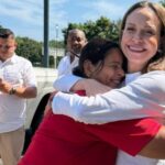 María Corina Machado visita La Guaira por primera vez tras los terremotos y su regreso a Venezuela