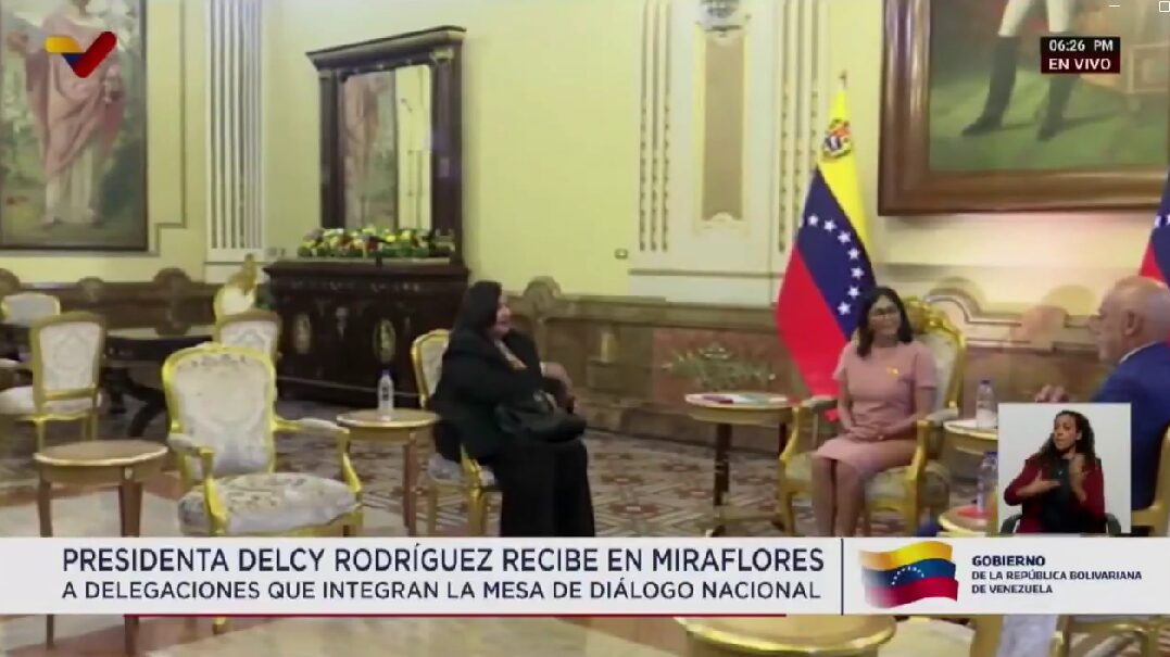 Delcy Rodríguez recibió a Dinorah Figuera en el Palacio de Miraflores tras culminar tercer ciclo del diálogo