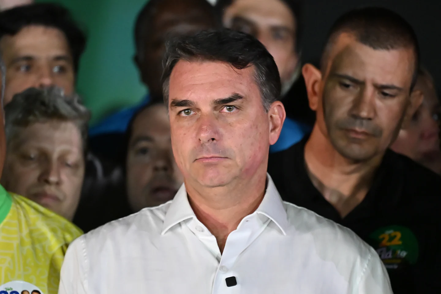 Eduardo Bolsonaro niega que su hermano Flávio se haya fugado de Brasil tras su derrota