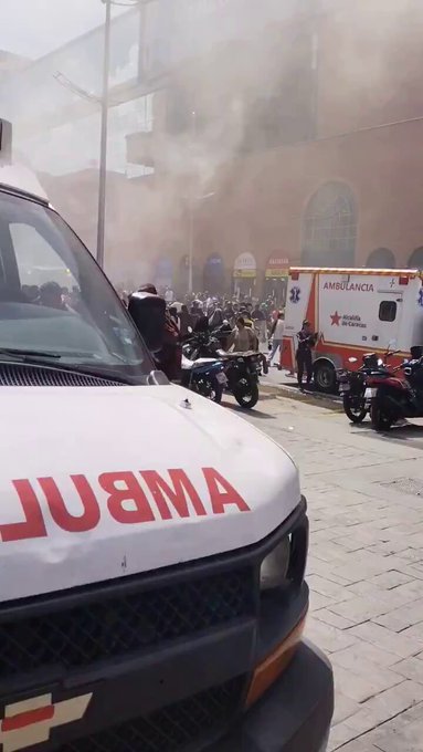 Se registra incendio en la avenida Baralt cerca del centro comercial Metrocenter