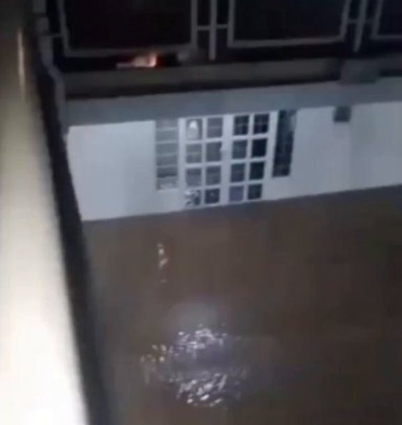 Mérida: Inundada la infraestructura del Liceo Ezequiel Zamora por intensas lluvias en El Arenal