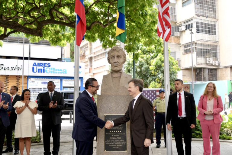 Embajada de EE.UU. reinaugura la Plaza Lincoln y ratifica avances en su estrategia de tres fases para Venezuela