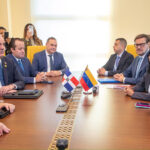 Abinader evalúa reanudar compras directas de combustibles a Venezuela tras reunión con Delcy Rodríguez, según la Presidencia dominicana