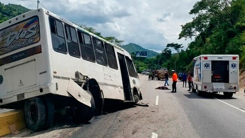 Muere una profesora y ocho niños resultan heridos en accidente de autobús escolar en Aragua