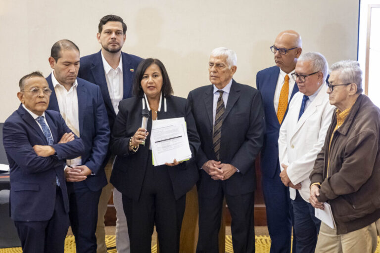 AN-2015 se reúne con representantes del sector salud en Caracas y aboga por el libre ejercicio de la medicina
